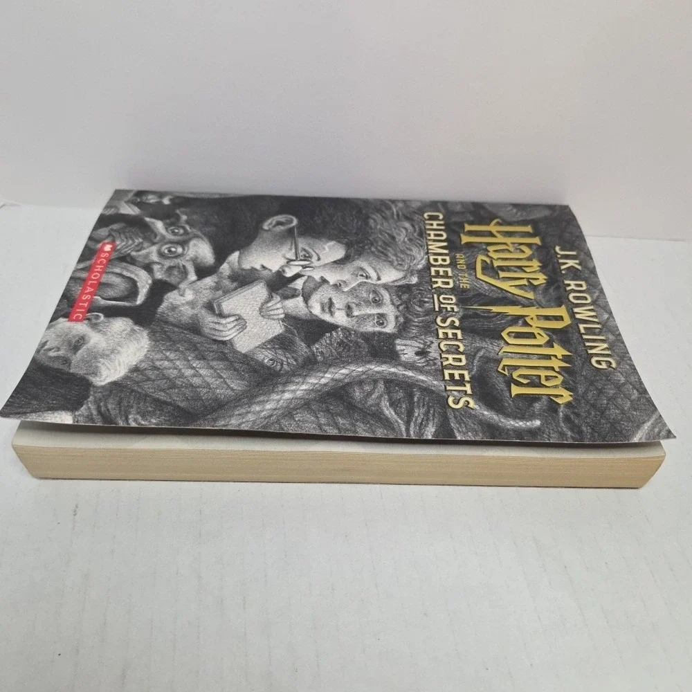Harry Potter and the Chamber of Secrets (Harry‎ Potter, Book 2): Volume 2